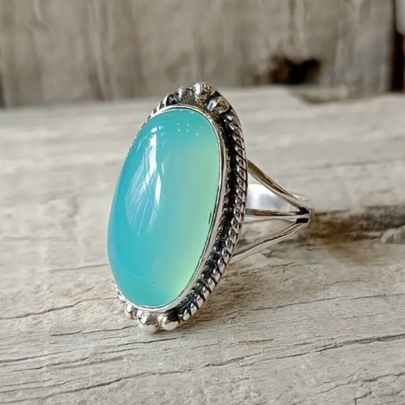 Silver and Blue Oval Gemstone Ring - Picture 4 of 4